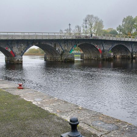 Waterfront Self Catering Houses Carrick-on-Shannon Exterior photo
